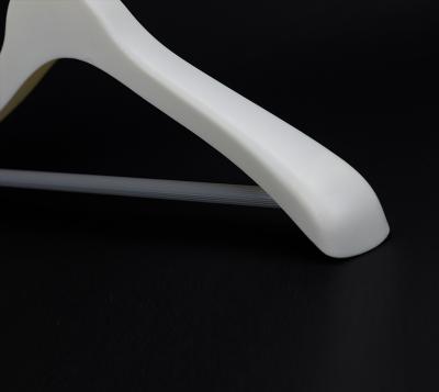 China CLASSIC White Suit Hanger Plastic For Fabrics Display Boutique Retail Store for sale