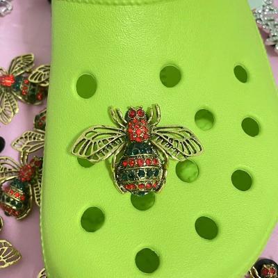 China 2023 Designers Custom Metal Bee Clog Designer Brand Luxury Bling Croc Shoe Charms For Clog Shoes Decoration Shoe Parts & Accessories for sale