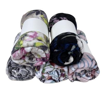 China Portable Throws Flowers Picnic Porcelain Printed Coral Fleece Blankets for sale