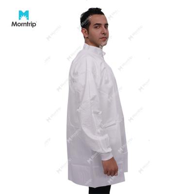 China Institutions Lab Lightweight Long Sleeve Anti Static Non Woven Disposable Lab Coat for sale