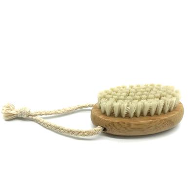 China EXFOLIATING foot brush natural wood handle feet brush exfoliating scrub with natural bristles for sale