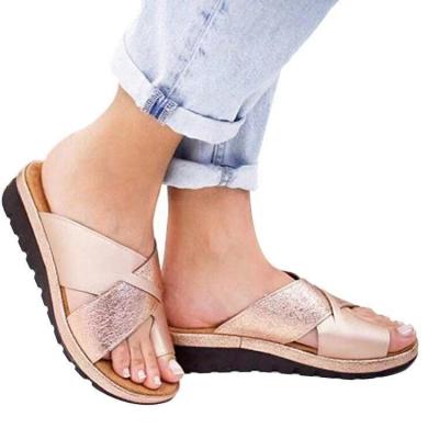 China Fashion Trend Wedge Heel Toe Ring Women Glitter Slides Sandals Cross Strap Clip Toe Lady Mules Female Summer Wear Patchwork Slippers for sale