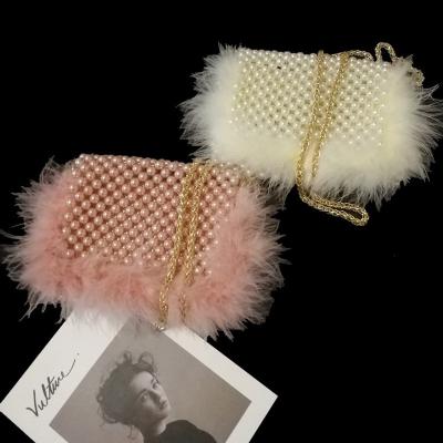 China Vintage Grace Winter Latest Design Handmade Envelope Shaped Pearl Handbag Beaded Glasses Women Should Bag With Small Fur Jelly for sale