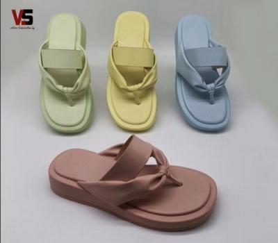 China Fashion trend customization made beach flip flops with soft and comfortable PU leather fabric for sale