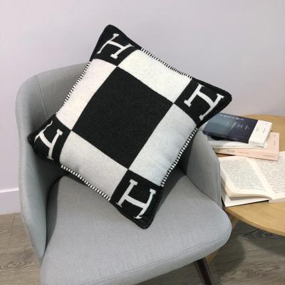 China Design H Anti-Static Cushion Cover Luxury Fashion Wool Pillow Cover With Invisible Zipper Home Decor Pillowcase 45*45cm for sale