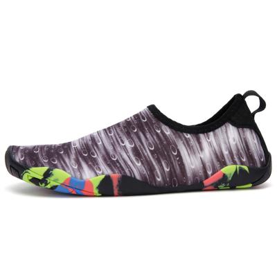 China Fashion trend comfortable neoprene beach shoes diving shoes swimming water shoes House shoes. for sale