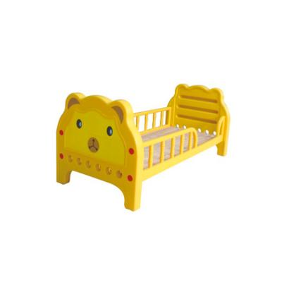 China Plastic wooden cartoon children stackable kindergarten bed en venta