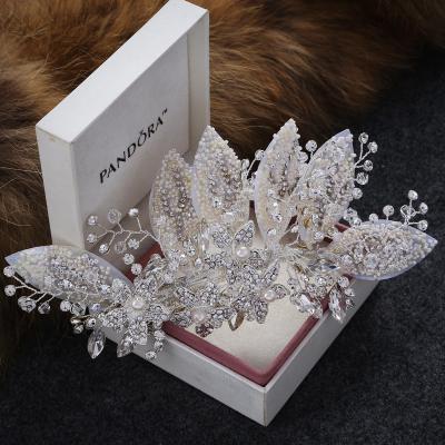 China Fashionable Elegant Hot Selling Romantic Temperament Bridal Headdress Diamond Pearl Five Petal Flower Wedding Photography Hair Accessories Hairpin for sale