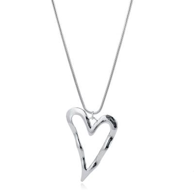 China CLASSIC Adjustable Pendant Necklace Metal Heart Promotion Heart Charm Sweater Long Chain Necklaces For Women for sale