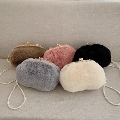 China Wholesale Fashion Lady Fuzzy Crossbody Purses Women Soft Plush Bags Faux Fur Bags Girls Winter Plush Handbags Hot Lady Soft Fur Bags for sale