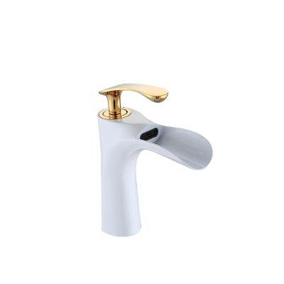 China Metered Faucets Widespread Sink Faucet Commercial Bathroom Faucet for sale