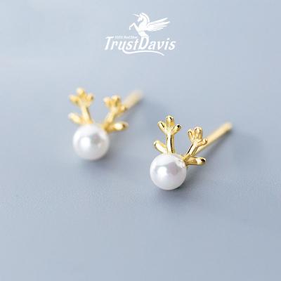 China TrustDavis Cute 2021 Wholesale Sterling Silver Cute Elk Female Pearl Stud Earrings F250 Set New Fashion Christmas Gifts Real 925 for sale