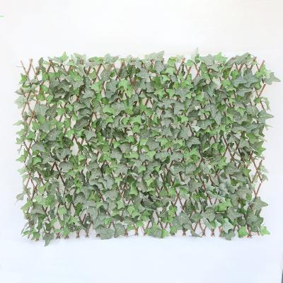 China Easily Assembled Expanding Expanding Willow Trellis Fence Decoration Leaf Fence With Low Price for sale