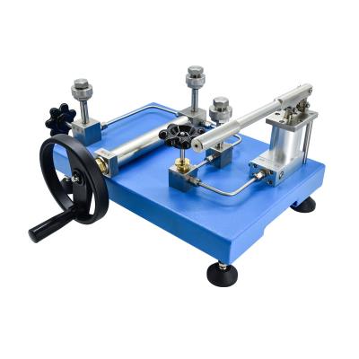 China YWQ-1431A  Desktop Manual Air Pressure Source Low Pressure Calibration Hand Pump 40 Bar for sale