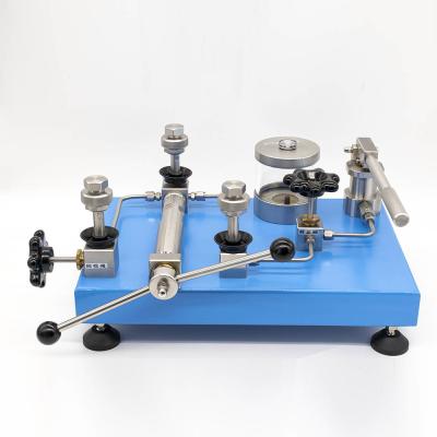 China 60Mpa Desktop High Pressure Calibration Pump Oil Hydraulic Pressure Source Calibrator for sale