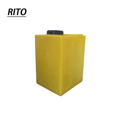 China chemical 70L 100L 120L 200L rotomolded PE chemical plastic square water storage container tank for sale