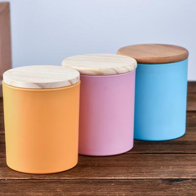 China Home Decoration Empty Colorful Glass Candle Jars With Wooden Lid For Candle Making Bulk Candle Jar for sale