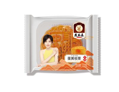 China Natural Hot SellingTraditional Chinese Egg Yolk And Chestnut Mooncake Pastry for sale