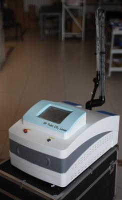 China OEM portableCo2 ultrapulse fractional 10600nm Co2 Laser For Skin Rejuvenation, Acne Treatm for sale