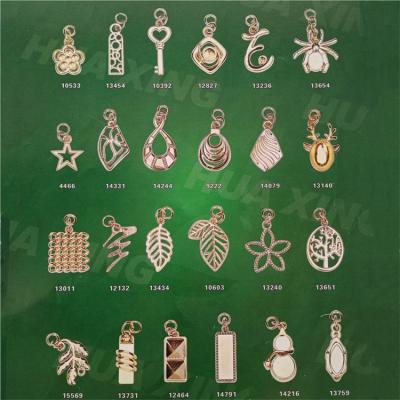 China Beautiful Fashion and Durable Gold Spider Leaf Diamond Heart Shaped Flower Keys Fly Hammer Metal Zipper Slider Puller Pull Pendant Parts for sale