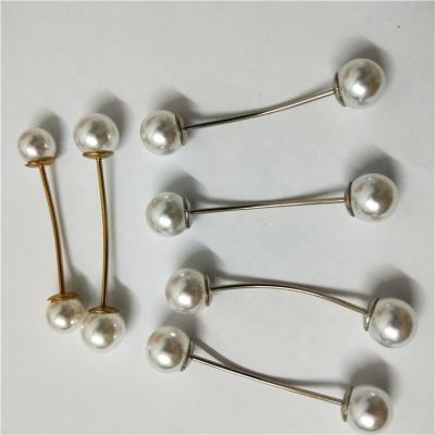 China Beautiful and durable metal pearl round ball breastpin vertical decorative U-shaped openable brooch for sale