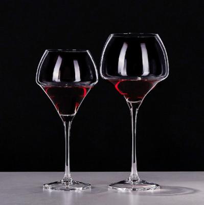 China New Classic/Postmodern Luxury Handmade Etched Glass Unique Crystal Glass Long Stem Wine Design Wine Glass for sale