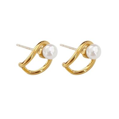 China OEM Factory Direct Sale Small CLASSIC Cool Delicate Pearl Stud Earrings For Women Korean Style Skeletonized Pearl Jewelry for sale