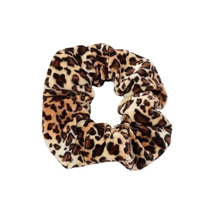 China Wholesale 2021 Manufacturer Fashion Retro LEOPARD Retro Elastic Hair Band Large Intestine VELVET Hair Circle Women's Hair Elastic Band for sale