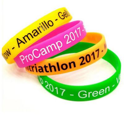 China 2020 Fashionable Logo Customized Silicone Promotional Advertising Wristband for sale