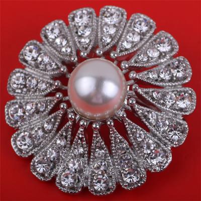 China New Design Sweater Cheongsam Decoration High Grade High Grade Pearl Inlaid Luxury Brooch For Women for sale