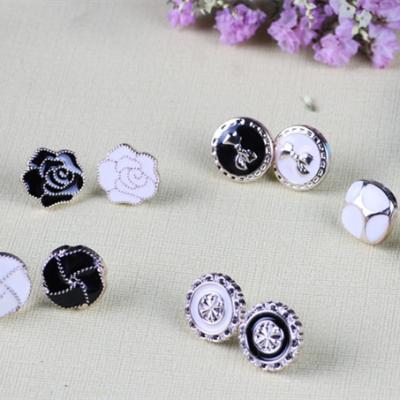 China Fashion High Quality High Quality Retro Rose Stud Earrings Classic Round Black And White Wholesale for sale