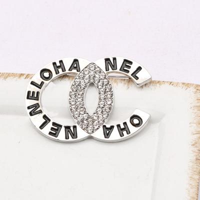 China Fashion female brand brooch brand designer brooch cc accessories temperament atmosphere wild jewelry corsage for sale