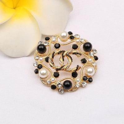 China European and American high-end temperament pearl hollow alloy brooch pin cc logo designer brand fashionable single collar pin retro for sale