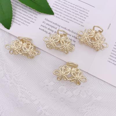 China Fashion Girls Hair Accessories Cut Long Hair Mini Flower Alloy Metal Hair Claws for sale