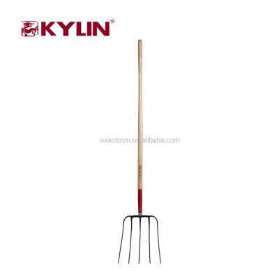 China Carbon Steel Garden Tools Wood Handle Forged Long Fertilizer Fork for sale