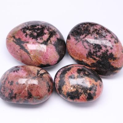 China Wholesale Natural High Quality Polished Stone from India Crystal Pocket Stone Rhodonite Palm for sale