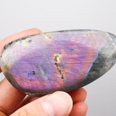 China Wholesale Natural High Quality Polished Stone India Palm Crystal Pocket Stone Purple Labradorite for sale