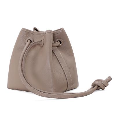 China Fashionable Famous Design Custom GENUINE LEATHER Shoulder Sling Bucket Bag Genuine Leather Cross - Body Bag Handbag For Women for sale