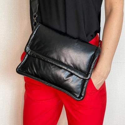 China Hot Seller 100% Daily Life Fashionable Leather Puffy Handbag Cross - New Design Body Bag Shoulder Bag Clutch Bag for sale