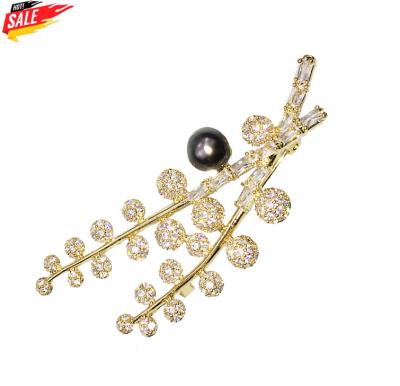 China Platinum Factory Wholesale New Designs Party Latest Brooch Pin For Women for sale