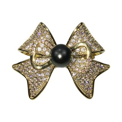 China Platinum Factory Wholesale Brooches Women Alloy 18k Gold Electroplating Shell Pearl Rhinestone Butterfly Brooch High Grade for sale