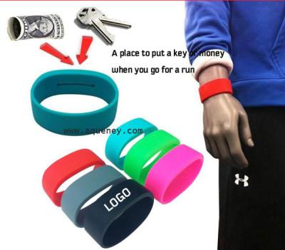 China 2020 new Pocket Wrist band silicone bracelet with pocket for Sport for sale