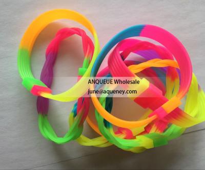 China New style rainbow Twist Silicone Rubber Bracelets,Silicone Braided bracelet,Silicone CHAIN Wristbands for sale