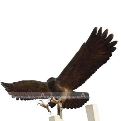 China Europe Bronze Statue Art Bald Eagle Bird Sculpture Animal Bronze Eagle Statue for sale