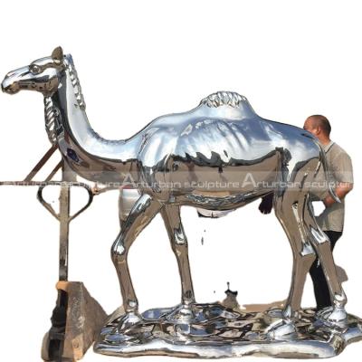 China Europe Camel Garden Animal Outdoor Metal Cast Camel Sculpture Life Size Bronze Animal Camel Statue for sale