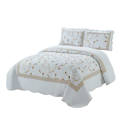 China New Design High Quality Anti-static Comforter Bedspread Set Microfiber Bed Spread With Embroidery Technology Comforter for sale