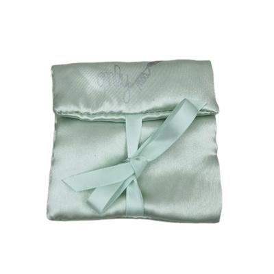 China Moq Customjewelry Low Jewelery Pouch Moq Customjewelry Flap Envelope Packagegreen Square Satin Pouch Satin Zipper Bag With Ribbon for sale