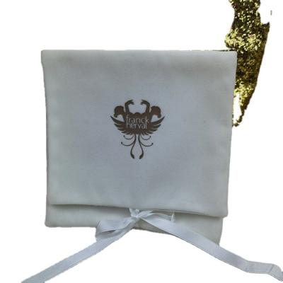 China Emveope Colorful Green White Soft Velvet Small Flap Jewelry Pouch Wholesale OEM ODM Package Bag Jewelry Pouch for sale