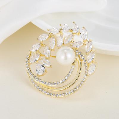 China Korean New Arrivals Goods 2022 New Arrivals Korean Elegant Flower Pearl Pin Brooch Women Crystal Brooches for sale