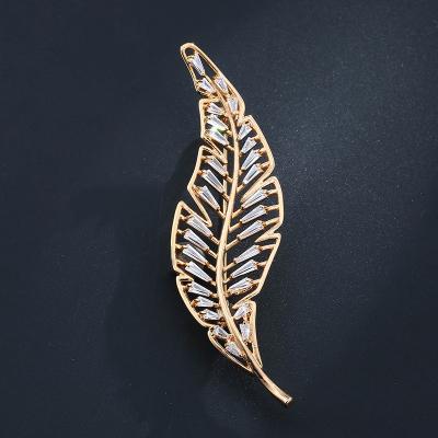 China 2022 Durable New Arrival Crystal Leaf Rhinestone Breastpin Pins Vintage Brooch For Women for sale